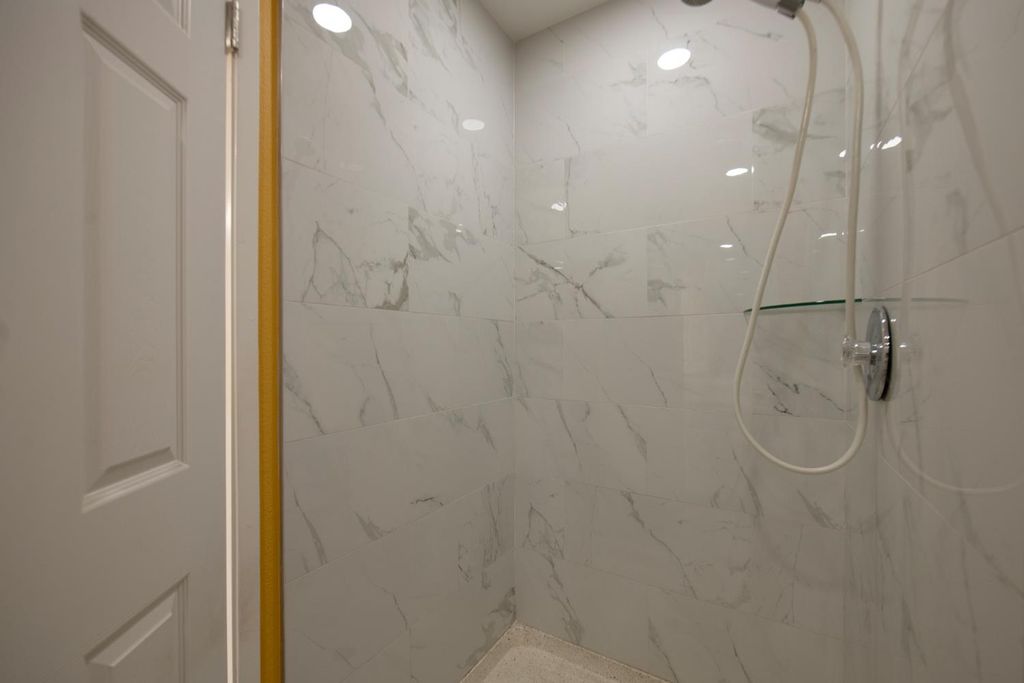 Image 19 of property listing at 1915 W Santa Ana Avenue, Fresno, CA 93705