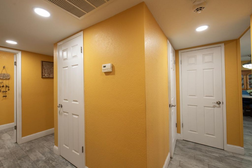 Image 23 of property listing at 1915 W Santa Ana Avenue, Fresno, CA 93705