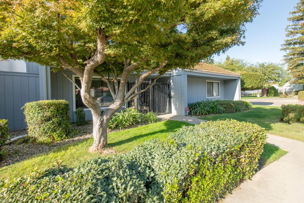 Image 3 of property listing at 1915 W Santa Ana Avenue, Fresno, CA 93705