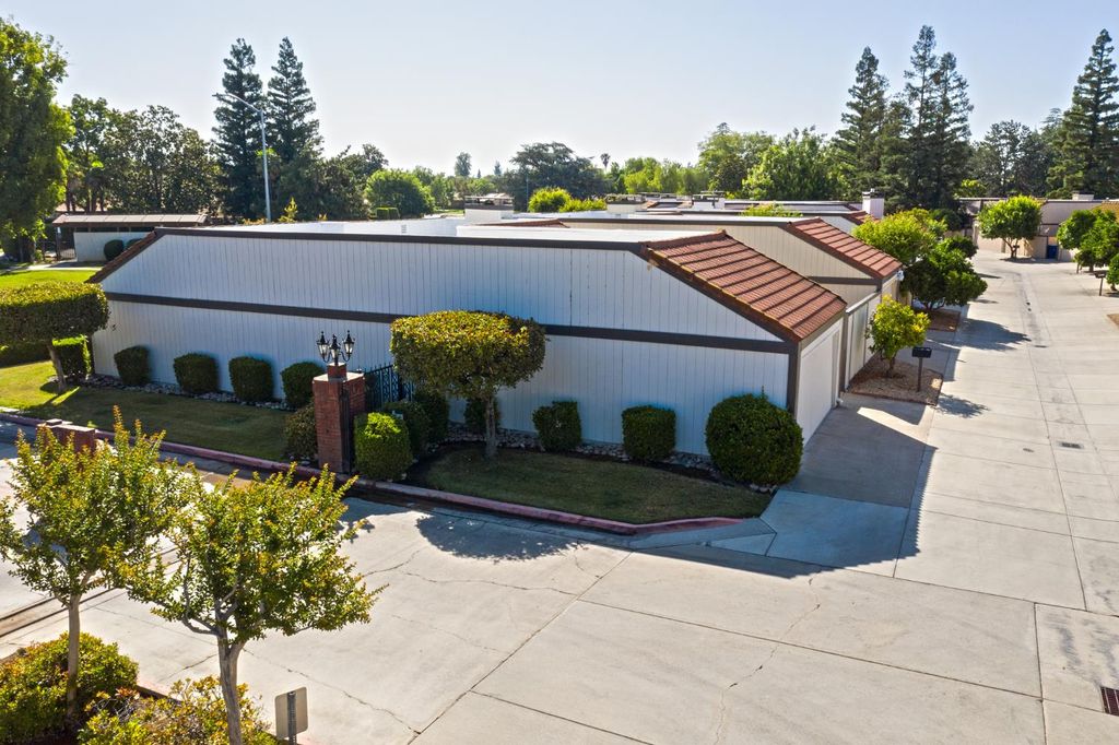 Image 31 of property listing at 1915 W Santa Ana Avenue, Fresno, CA 93705