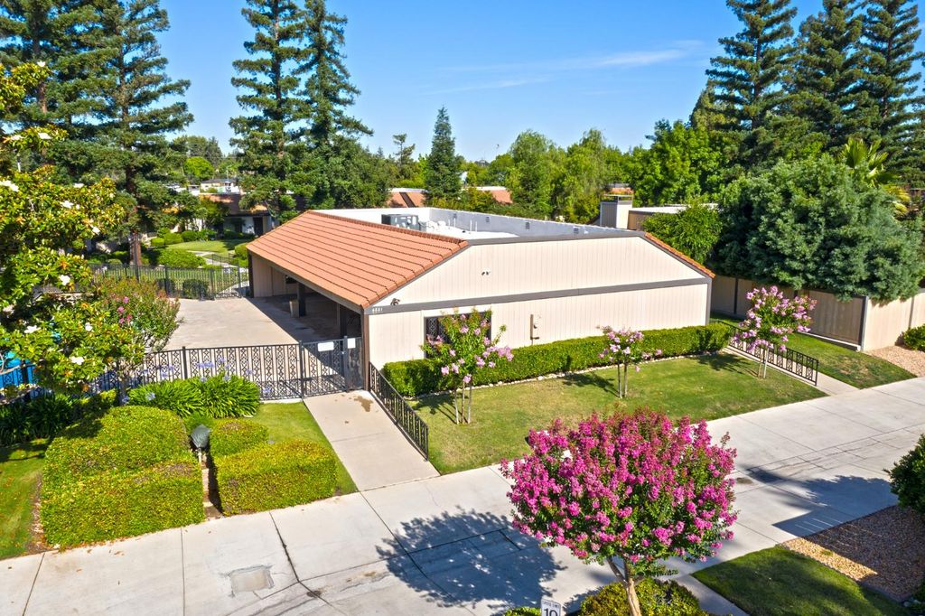 Image 33 of property listing at 1915 W Santa Ana Avenue, Fresno, CA 93705