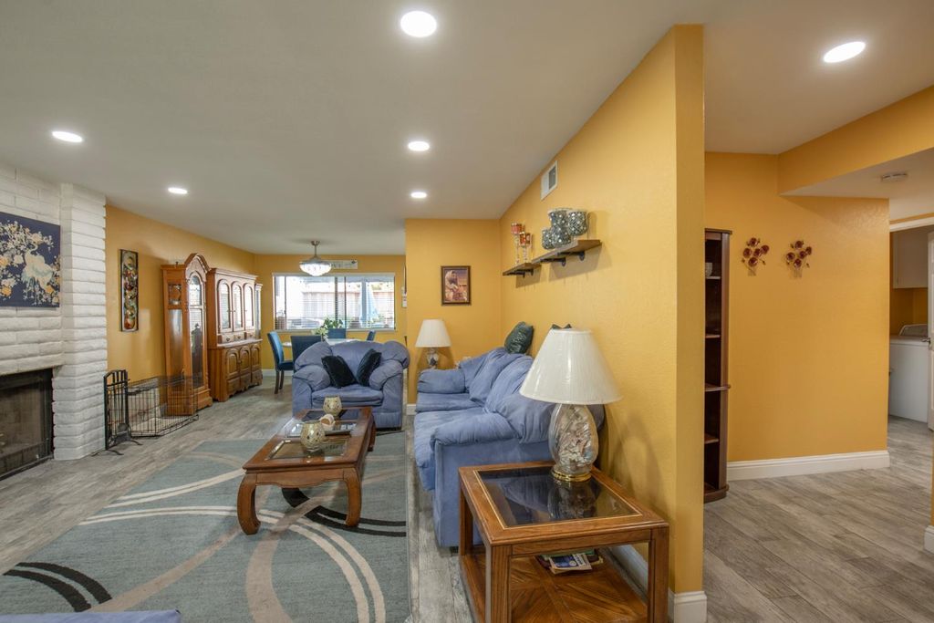 Image 7 of property listing at 1915 W Santa Ana Avenue, Fresno, CA 93705