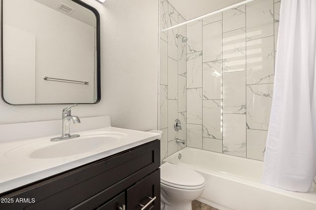 5926 W ROSE Lane A, Glendale, AZ 85301