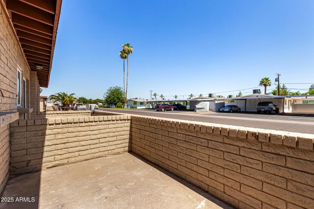 5926 W ROSE Lane A, Glendale, AZ 85301