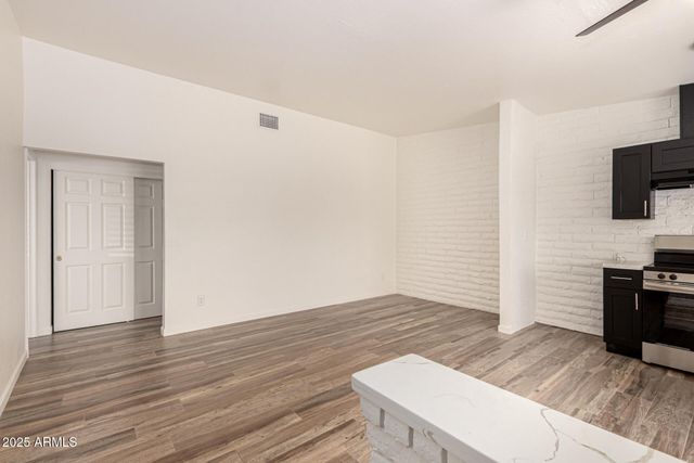 5926 W ROSE Lane A, Glendale, AZ 85301