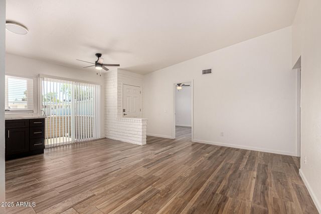 5926 W ROSE Lane A, Glendale, AZ 85301