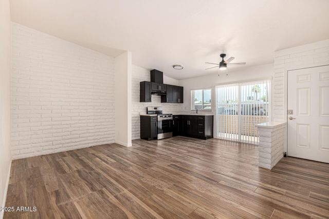 5926 W ROSE Lane A, Glendale, AZ 85301