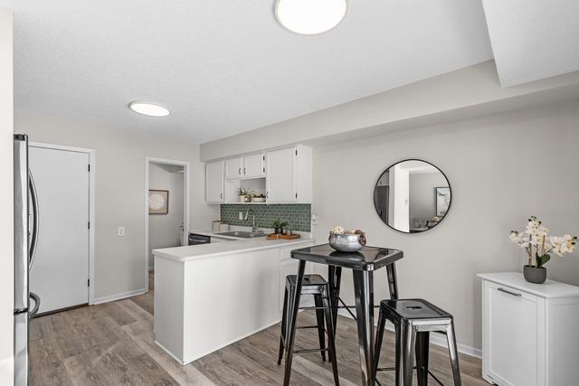 8527 W 97th Street Circle, Bloomington, MN 55438