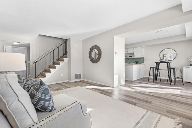 8527 W 97th Street Circle, Bloomington, MN 55438