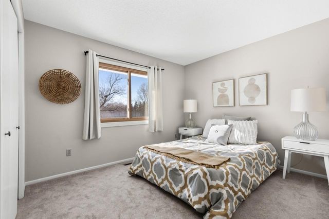 8527 W 97th Street Circle, Bloomington, MN 55438