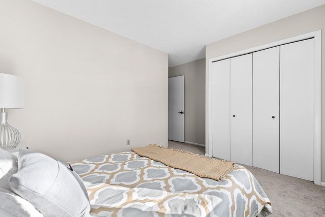 8527 W 97th Street Circle, Bloomington, MN 55438