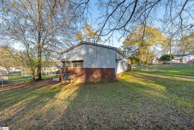 105 Shands Street, Clinton, SC 29325