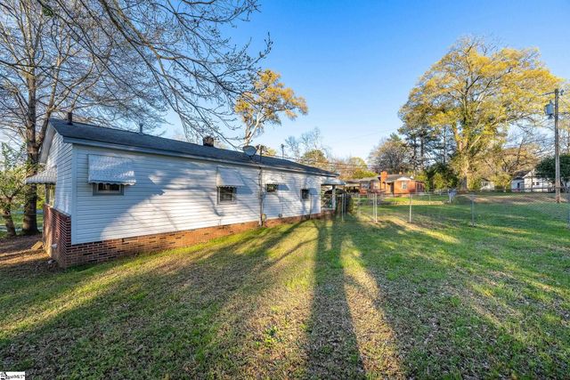 105 Shands Street, Clinton, SC 29325