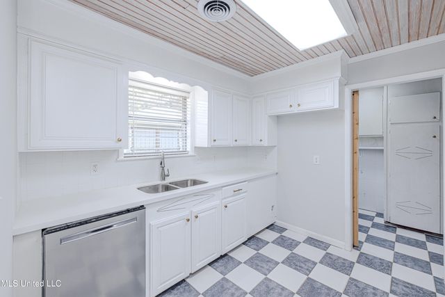 114 Meadow Ln Circle, Clinton, MS 39056