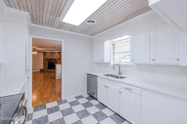 114 Meadow Ln Circle, Clinton, MS 39056