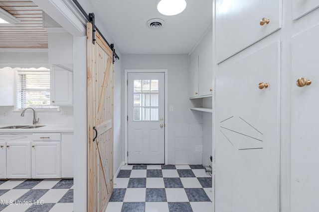 114 Meadow Ln Circle, Clinton, MS 39056