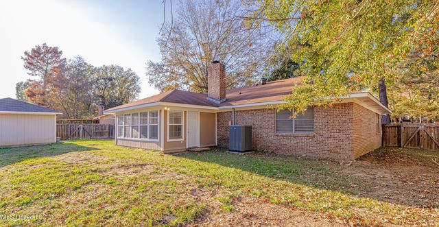 114 Meadow Ln Circle, Clinton, MS 39056