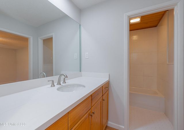 114 Meadow Ln Circle, Clinton, MS 39056