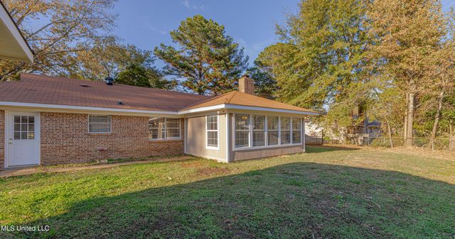 114 Meadow Ln Circle, Clinton, MS 39056