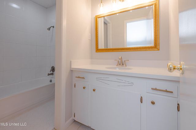 114 Meadow Ln Circle, Clinton, MS 39056