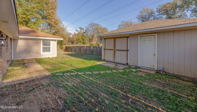 114 Meadow Ln Circle, Clinton, MS 39056