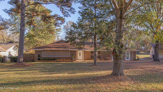 114 Meadow Ln Circle, Clinton, MS 39056