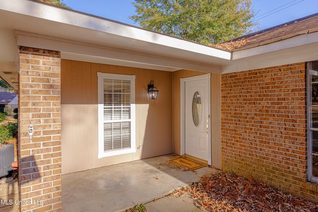 114 Meadow Ln Circle, Clinton, MS 39056