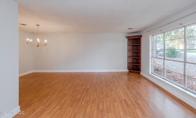 114 Meadow Ln Circle, Clinton, MS 39056