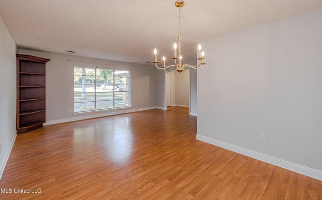 114 Meadow Ln Circle, Clinton, MS 39056