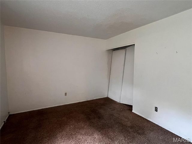 2353 Kingsford Drive, Florissant, MO 63031