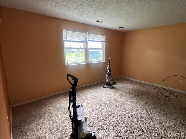 2353 Kingsford Drive, Florissant, MO 63031