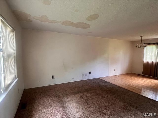 2353 Kingsford Drive, Florissant, MO 63031