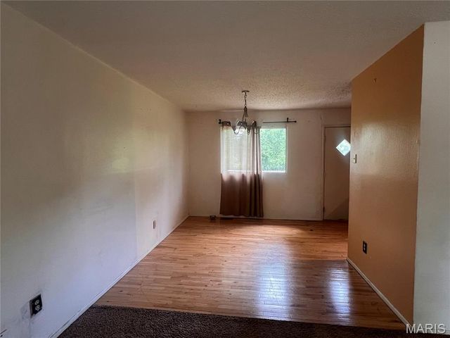 2353 Kingsford Drive, Florissant, MO 63031