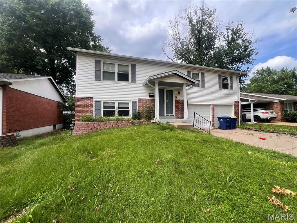 2353 Kingsford Drive, Florissant, MO 63031