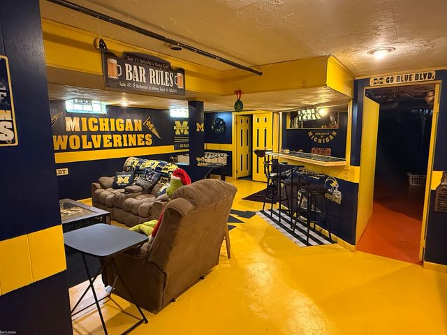 28460 Hollywood Street, Roseville, MI 48066