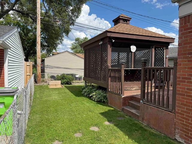 28460 Hollywood Street, Roseville, MI 48066