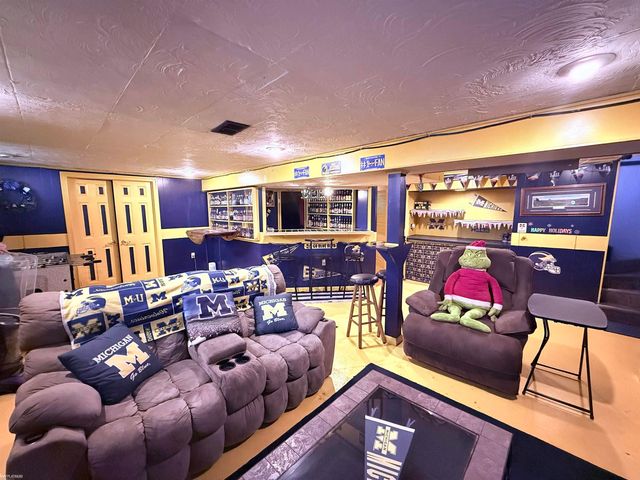 28460 Hollywood Street, Roseville, MI 48066