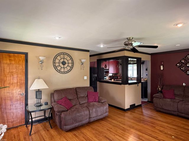 28460 Hollywood Street, Roseville, MI 48066
