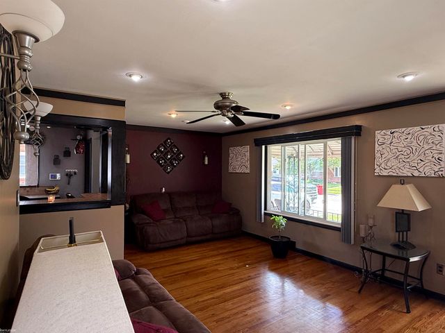 28460 Hollywood Street, Roseville, MI 48066