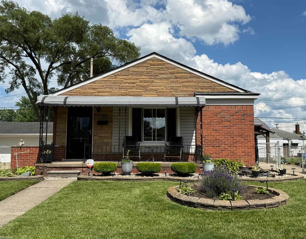 28460 Hollywood Street, Roseville, MI 48066