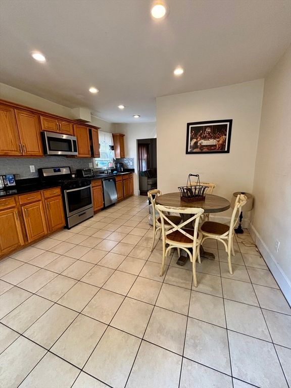 757 Summer St 2, Lynn, MA 01905