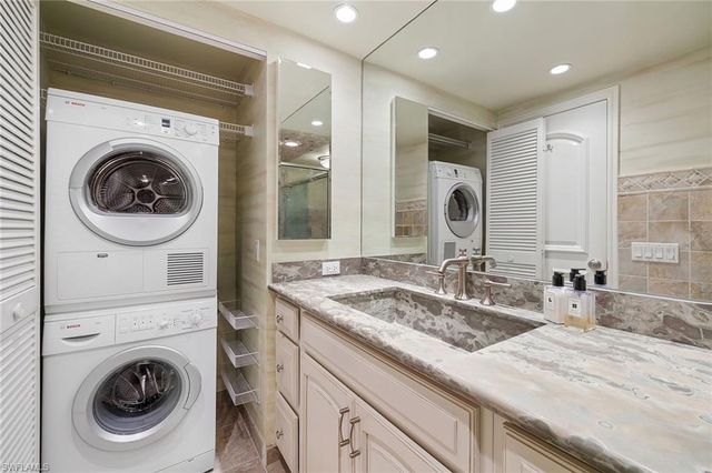 4001 Gulf Shore BLVD N # 1205, Naples, FL 34103