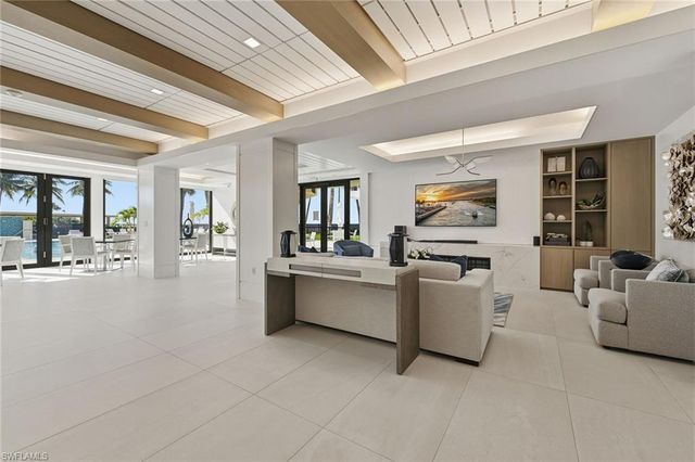 4001 Gulf Shore BLVD N # 1205, Naples, FL 34103