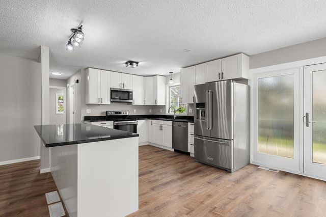 411 4th Street N, Sartell, MN 56377