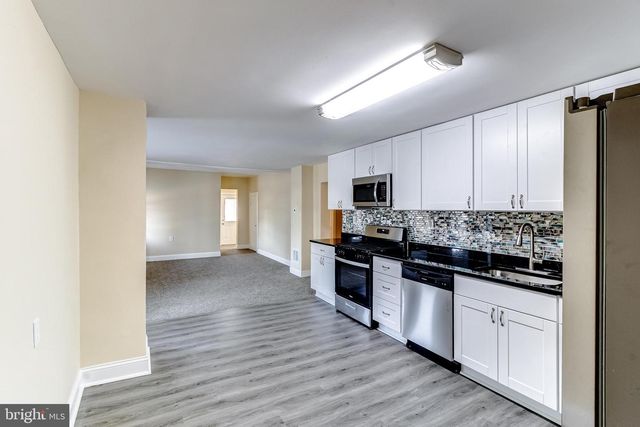 300 LORRAINE AVE, Baltimore, MD 21221