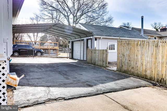 300 LORRAINE AVE, Baltimore, MD 21221