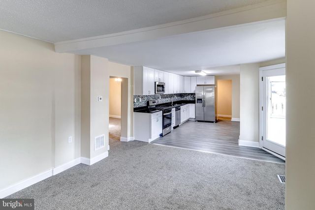 300 LORRAINE AVE, Baltimore, MD 21221