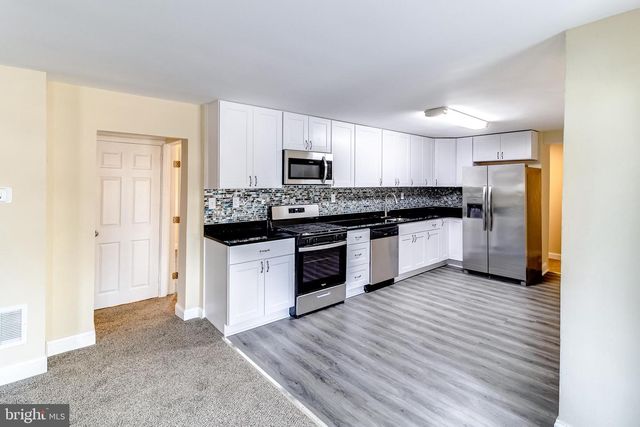 300 LORRAINE AVE, Baltimore, MD 21221