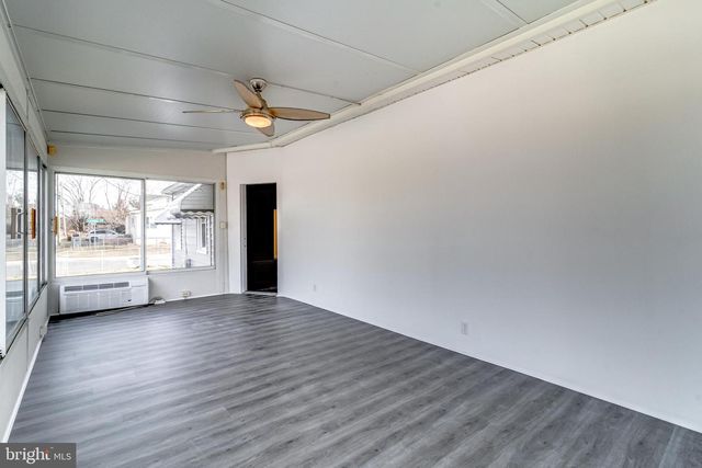 300 LORRAINE AVE, Baltimore, MD 21221