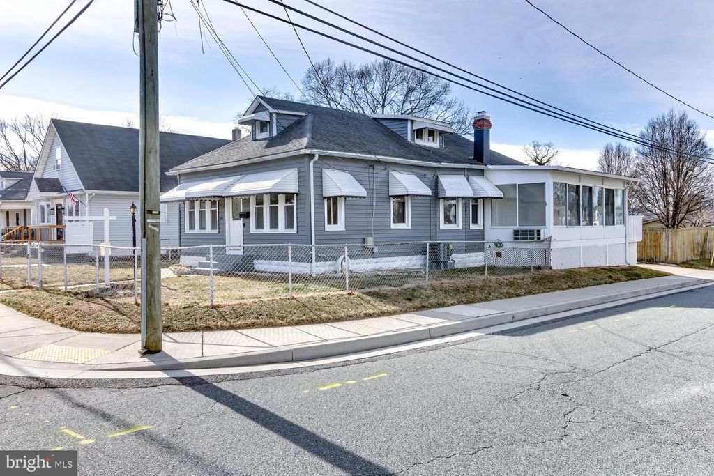 300 LORRAINE AVE, Baltimore, MD 21221